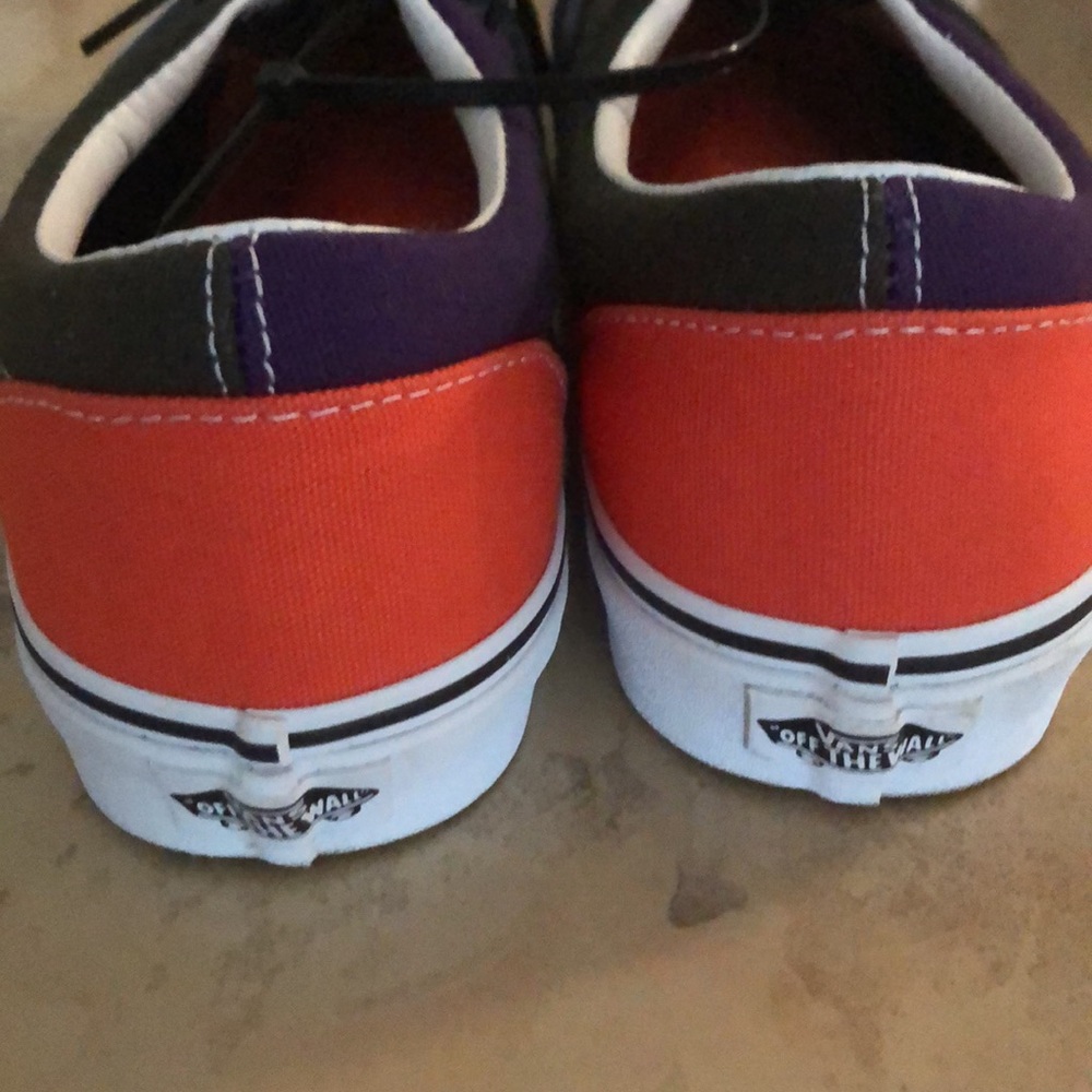 Vans - Picture 2 of 6